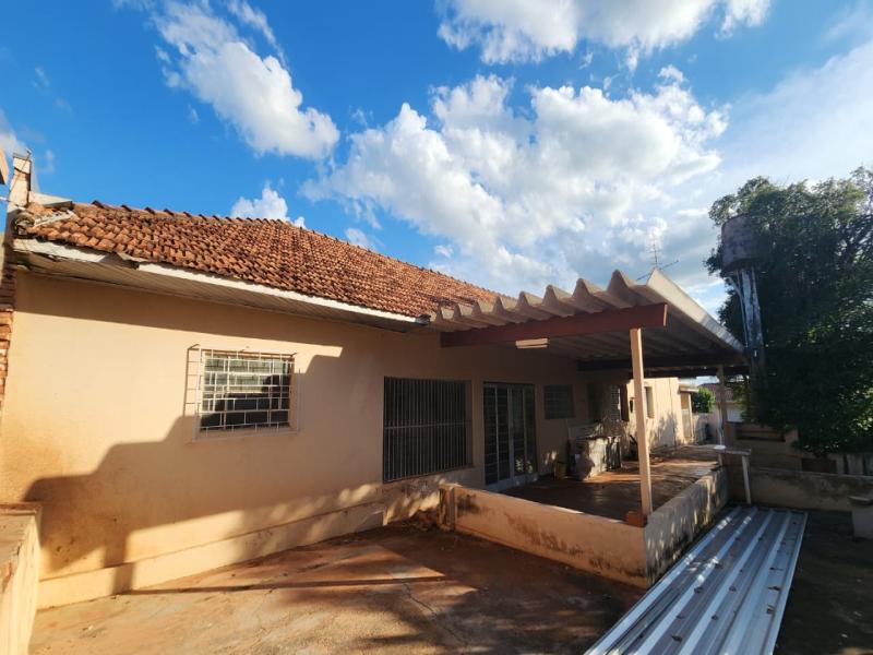 R Adelino Minari Esquina com R Dom Pedro I