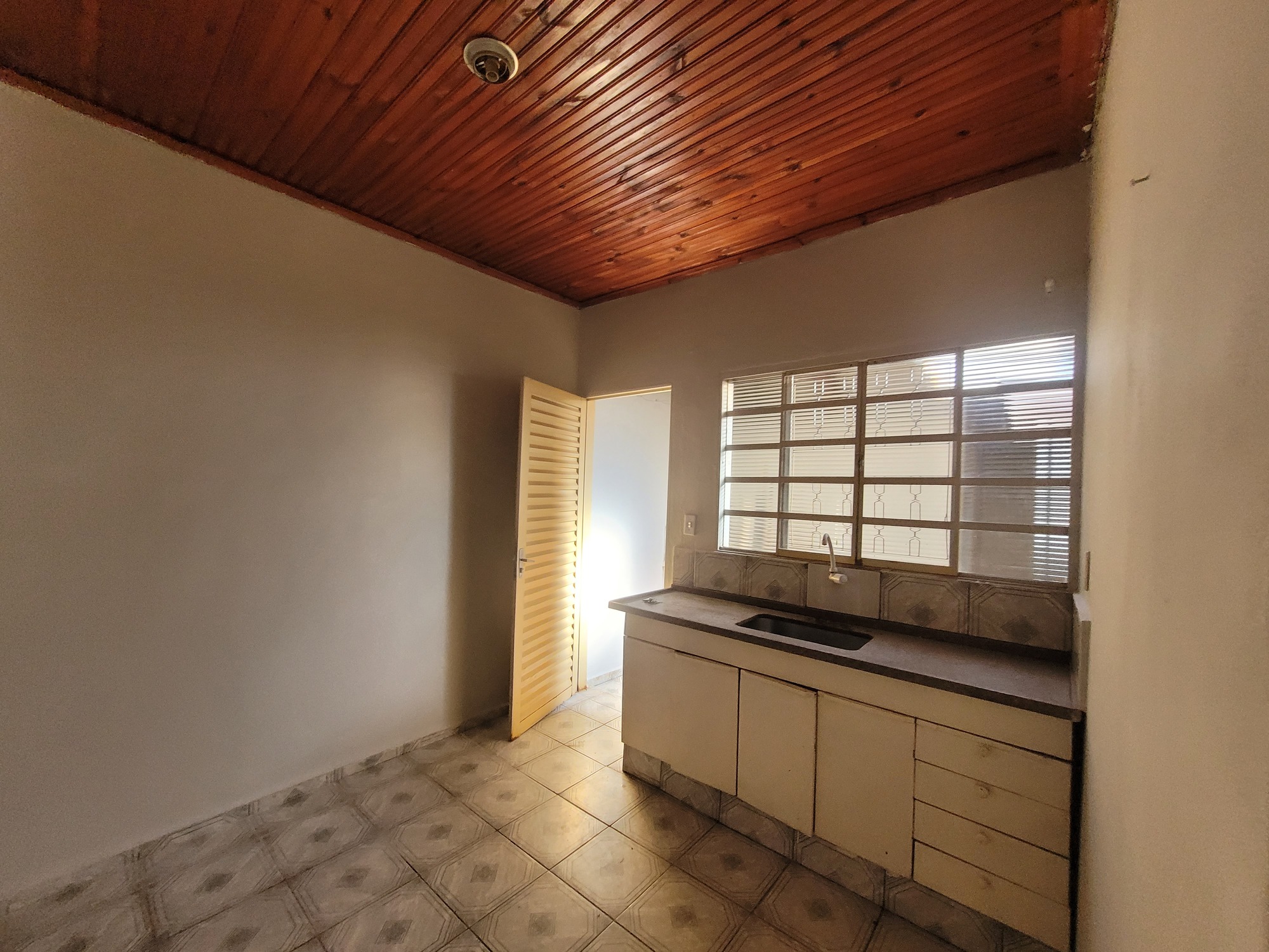 Av. Rafael Pereira, 489 Fds